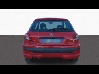 Photo 6 du bon plan PEUGEOT 206 + 1.4 HDi Trendy 3p occasion à 4990 €