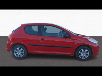 Photo 8 du bon plan PEUGEOT 206 + 1.4 HDi Trendy 3p occasion à 4990 €