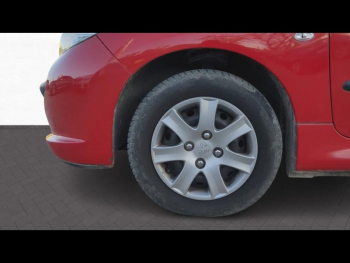 Photo 9 du bon plan PEUGEOT 206 + 1.4 HDi Trendy 3p occasion à 4990 €