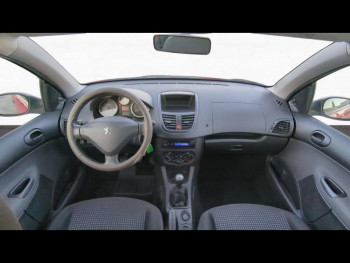 Photo 12 du bon plan PEUGEOT 206 + 1.4 HDi Trendy 3p occasion à 4990 €