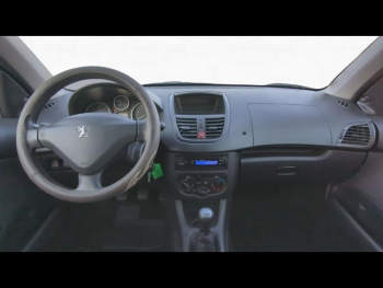 Photo 14 du bon plan PEUGEOT 206 + 1.4 HDi Trendy 3p occasion à 4990 €