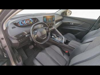 Photo 10 du bon plan PEUGEOT 3008 HYBRID 225ch Allure e-EAT8 occasion à 19900 €