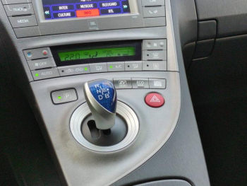 Photo 18 du bon plan TOYOTA Prius 136h Dynamic Pack Premium occasion à 13990 €