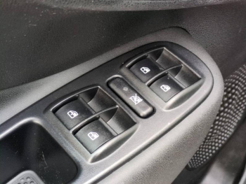 Photo 20 du bon plan FIAT 500L 1.4 95ch Sport S&S occasion à 10990 €