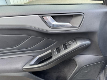 Photo 13 du bon plan FORD Focus 1.0 Flexifuel mHEV 125ch ST-Line Style occasion à 19390 €