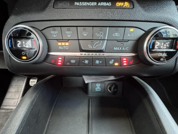 Photo 24 du bon plan FORD Focus 1.0 Flexifuel mHEV 125ch ST-Line Style occasion à 19390 €