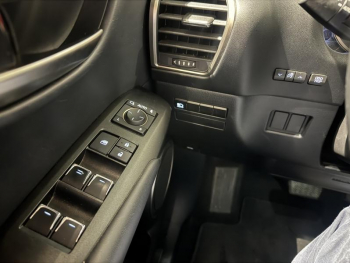 Photo 24 du bon plan LEXUS NX 300h 2WD Pack Business Euro6d-T occasion à 26490 €