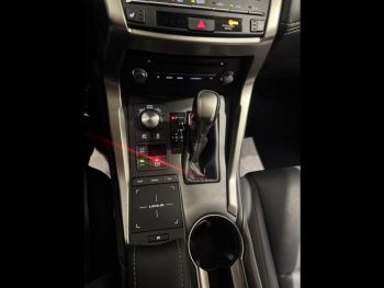 Photo 25 du bon plan LEXUS NX 300h 2WD Pack Business Euro6d-T occasion à 26490 €