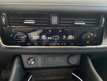 Photo 21 du bon plan NISSAN X-Trail e-4orce 213ch Tekna 7 places occasion à 36490 €