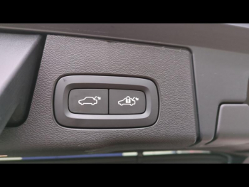 Photo 12 du bon plan VOLVO XC60 T6 Hybride Rechargeable 350ch Ultra Style Dark Geartronic 8 AWD occasion à 59990 €