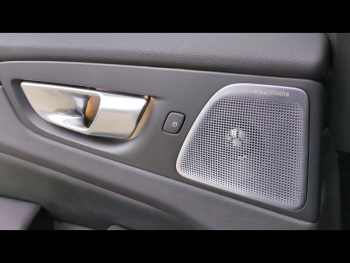 Photo 22 du bon plan VOLVO XC60 T6 Hybride Rechargeable 350ch Ultra Style Dark Geartronic 8 AWD occasion à 59990 €