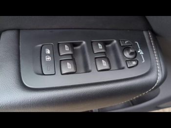 Photo 23 du bon plan VOLVO XC60 T6 Hybride Rechargeable 350ch Ultra Style Dark Geartronic 8 AWD occasion à 59990 €