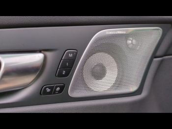 Photo 24 du bon plan VOLVO XC60 T6 Hybride Rechargeable 350ch Ultra Style Dark Geartronic 8 AWD occasion à 59990 €