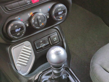 Photo 19 du bon plan JEEP Renegade 1.6 MultiJet S&S 120ch Brooklyn Edition occasion à 11990 €