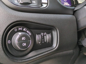 Photo 21 du bon plan JEEP Renegade 1.6 MultiJet S&S 120ch Brooklyn Edition occasion à 11990 €