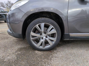 Photo 13 du bon plan PEUGEOT 2008 1.2 PureTech 110ch FÃ©line Titane S&S occasion à 5990 €