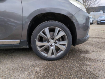 Photo 14 du bon plan PEUGEOT 2008 1.2 PureTech 110ch FÃ©line Titane S&S occasion à 5990 €