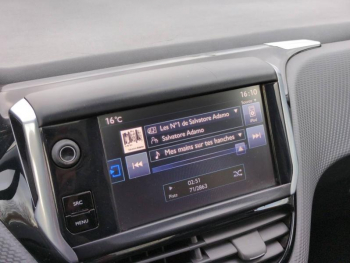 Photo 28 du bon plan PEUGEOT 2008 1.2 PureTech 110ch FÃ©line Titane S&S occasion à 5990 €