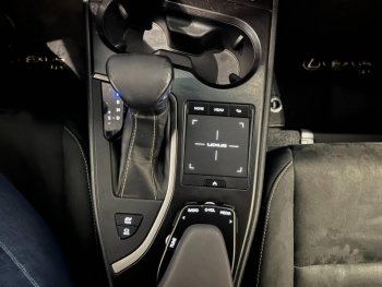 Photo 13 du bon plan LEXUS UX 250h 2WD Pack Confort Business MY20 occasion à 22370 €