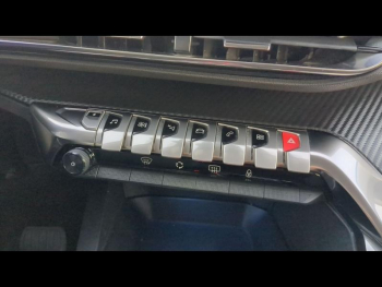 Photo 19 du bon plan PEUGEOT 3008 HYBRID 225ch Allure e-EAT8 occasion à 19900 €