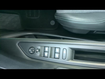 Photo 26 du bon plan PEUGEOT 3008 HYBRID 225ch Allure e-EAT8 occasion à 19900 €