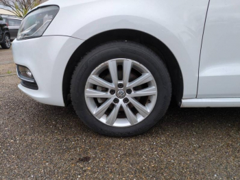 Photo 6 du bon plan VOLKSWAGEN Polo 1.4 TDI 75ch BlueMotion Technology Confortline 5p occasion à 8490 €