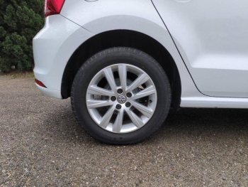 Photo 9 du bon plan VOLKSWAGEN Polo 1.4 TDI 75ch BlueMotion Technology Confortline 5p occasion à 8490 €