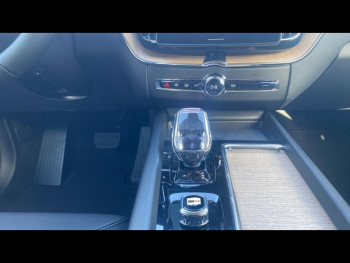 Photo 18 du bon plan VOLVO XC60 T6 Hybride Rechargeable 350ch Plus Style Dark Geartronic 8 AWD occasion à 66900 €