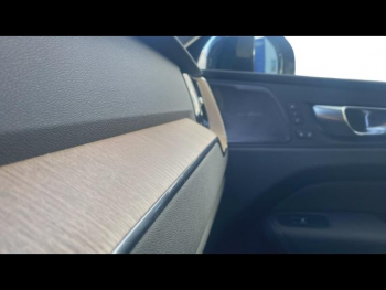 Photo 22 du bon plan VOLVO XC60 T6 Hybride Rechargeable 350ch Plus Style Dark Geartronic 8 AWD occasion à 66900 €