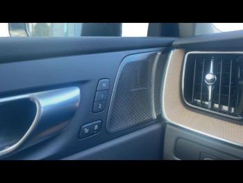 Photo 26 du bon plan VOLVO XC60 T6 Hybride Rechargeable 350ch Plus Style Dark Geartronic 8 AWD occasion à 66900 €