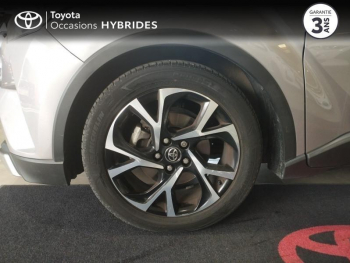 Photo 17 du bon plan TOYOTA C-HR 122h Design 2WD E-CVT RC18 occasion à 18990 €