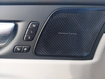 Photo 10 du bon plan VOLVO XC60 T6 AWD 253 + 145ch Utimate Style Dark Geartronic occasion à 48500 €