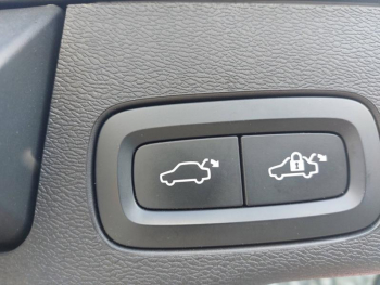 Photo 15 du bon plan VOLVO XC60 T6 AWD 253 + 145ch Utimate Style Dark Geartronic occasion à 48500 €