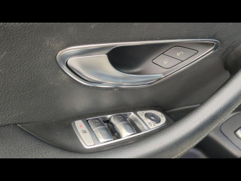 Photo 17 du bon plan MERCEDES-BENZ Classe E 350 d 258ch Fascination 9G-Tronic occasion à 26480 €