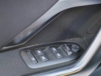 Photo 12 du bon plan PEUGEOT 2008 1.2 PureTech 130ch Allure S&S occasion à 7490 €