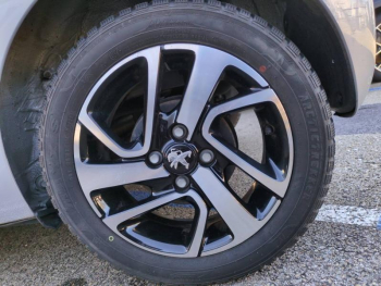 Photo 16 du bon plan PEUGEOT 108 VTi 72 Like S&S 85g 5p occasion à 8990 €
