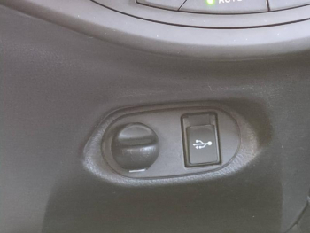 Photo 20 du bon plan TOYOTA Yaris HSD 100h Dynamic 5p occasion à 10990 €