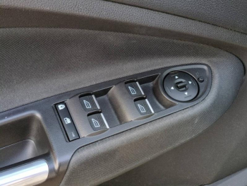 Photo 23 du bon plan FORD Grand C-MAX 1.5 TDCi 120ch Stop&Start Titanium PowerShift occasion à 8990 €