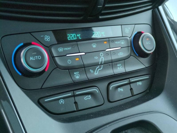 Photo 24 du bon plan FORD Grand C-MAX 1.5 TDCi 120ch Stop&Start Titanium PowerShift occasion à 8990 €