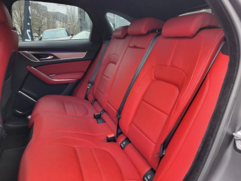 Photo 6 du bon plan JAGUAR F-Pace P400e Plug-in-Hybrid R-Dynamic S BVA8 AWD occasion à 44990 €