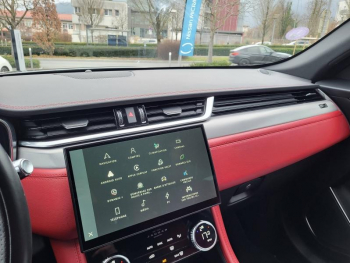 Photo 20 du bon plan JAGUAR F-Pace P400e Plug-in-Hybrid R-Dynamic S BVA8 AWD occasion à 44990 €