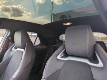 Photo 15 du bon plan TOYOTA C-HR 2.0 Hybride Rechargeable 225ch GR Sport NG23 occasion à 41390 €