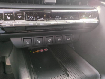 Photo 17 du bon plan TOYOTA C-HR 2.0 Hybride Rechargeable 225ch GR Sport Premiere NG23 occasion à 42890 €