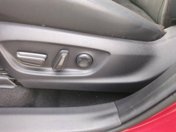 Photo 20 du bon plan TOYOTA C-HR 2.0 Hybride Rechargeable 225ch GR Sport Premiere NG23 occasion à 42890 €