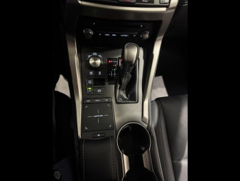 Photo 17 du bon plan LEXUS NX 300h 4WD Luxe occasion à 24500 €