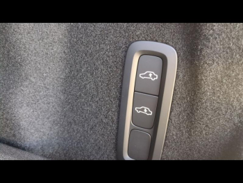 Photo 10 du bon plan VOLVO XC60 T6 Hybride Rechargeable 350ch Ultra Style Dark Geartronic 8 AWD occasion à 77900 €