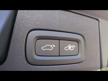Photo 11 du bon plan VOLVO XC60 T6 Hybride Rechargeable 350ch Ultra Style Dark Geartronic 8 AWD occasion à 77900 €