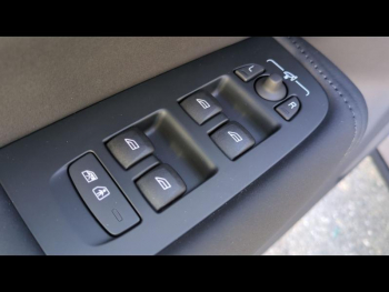 Photo 24 du bon plan VOLVO XC60 T6 Hybride Rechargeable 350ch Ultra Style Dark Geartronic 8 AWD occasion à 77900 €