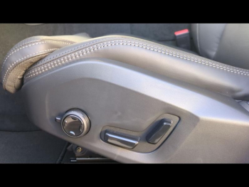 Photo 26 du bon plan VOLVO XC60 T6 Hybride Rechargeable 350ch Ultra Style Dark Geartronic 8 AWD occasion à 77900 €