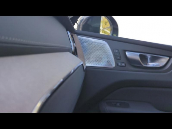 Photo 30 du bon plan VOLVO XC60 T6 Hybride Rechargeable 350ch Ultra Style Dark Geartronic 8 AWD occasion à 77900 €